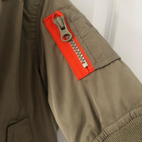 Gap Baby Snowsuit in Pristine Condition - Picture 6 of 7